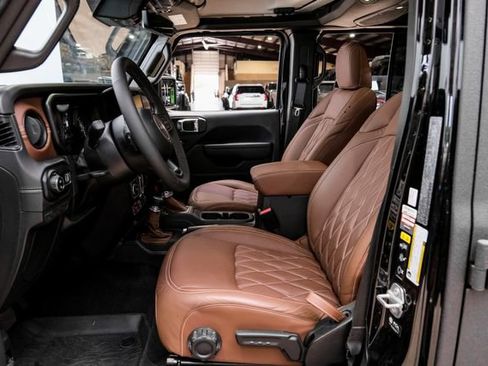 Used 2025 Jeep Gladiator Rubicon w/ Safety Group AWD/4WD image 19