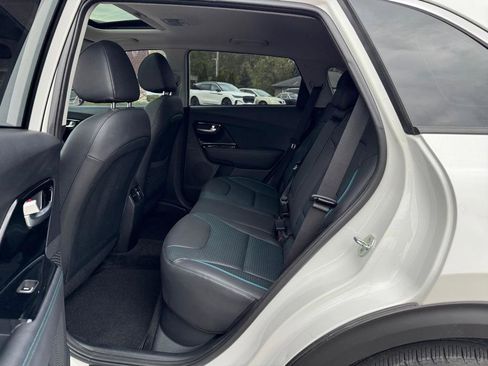 Used 2022 Kia Niro EX Premium FWD image 19