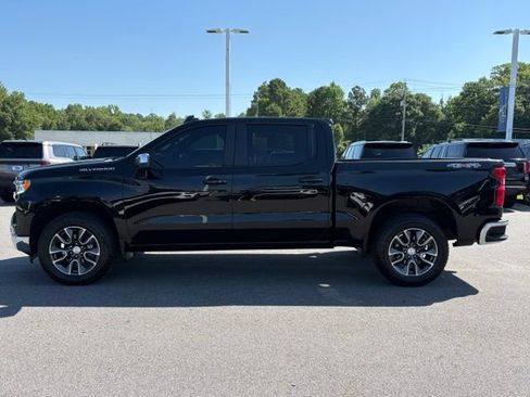 Used 2023 Chevrolet Silverado 1500 LT AWD/4WD image 2