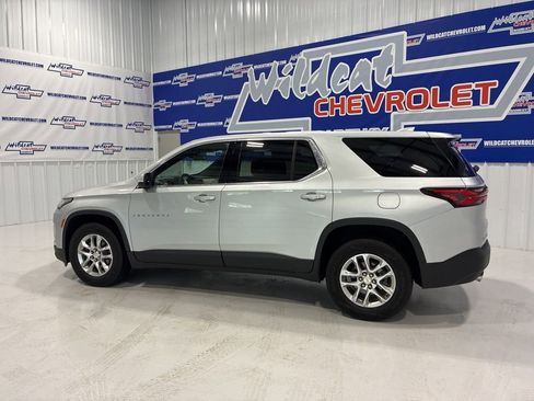 Used 2022 Chevrolet Traverse LS image 3