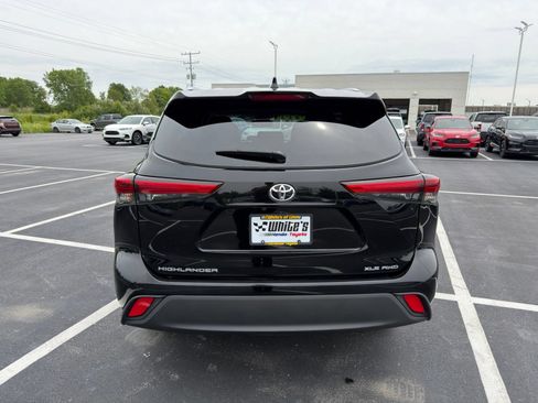 Used 2021 Toyota Highlander XLE AWD/4WD image 5