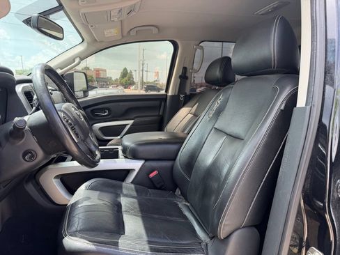 Used 2017 Nissan Titan PRO-4X w/ Pro-4x Convenience Package AWD/4WD image 5