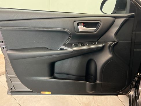 Used 2017 Toyota Camry XLE w/ Moonroof Package FWD image 15