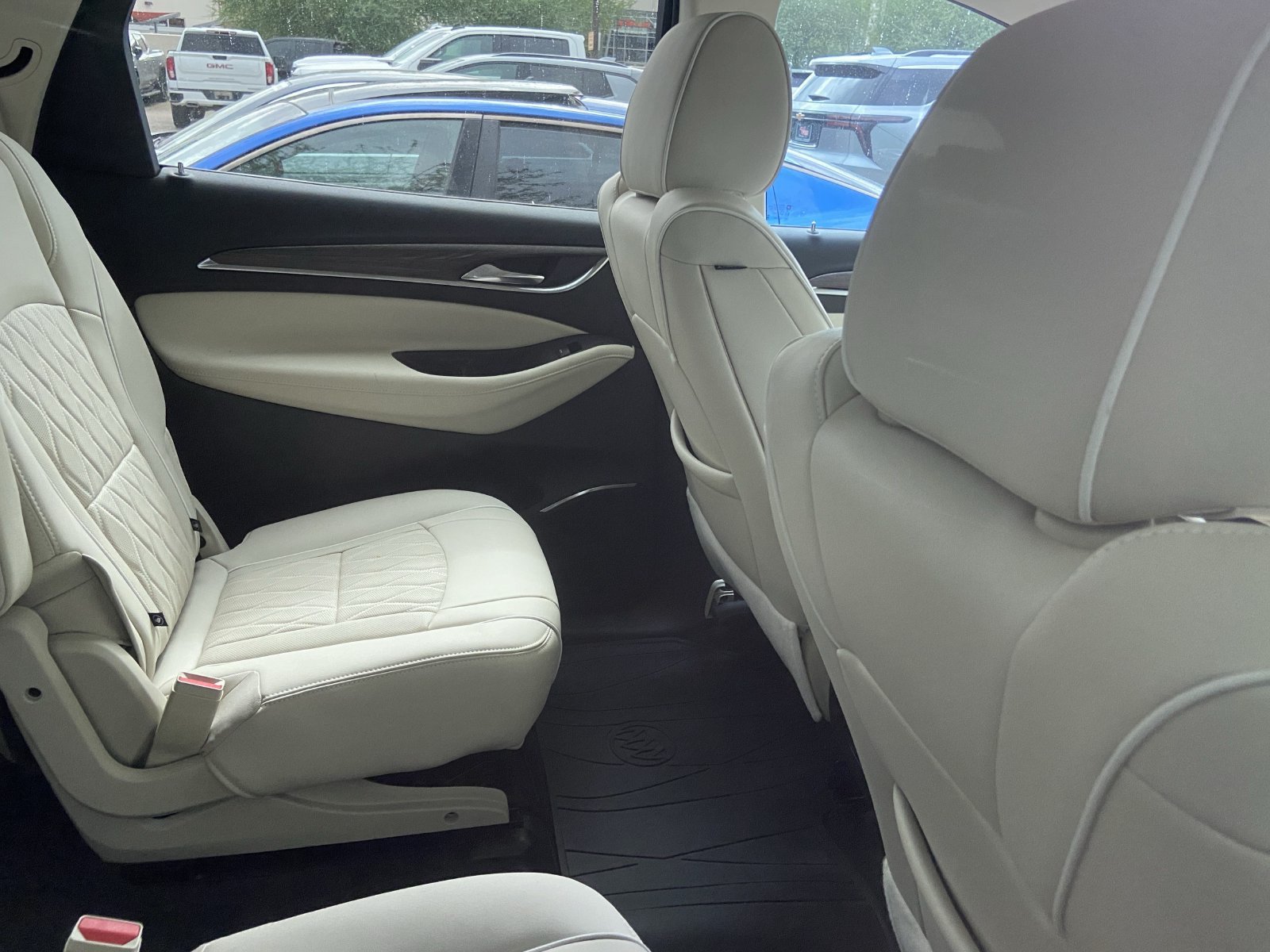 Used 2024 Buick Enclave Avenir w/ Avenir Technology Package AWD/4WD image 7