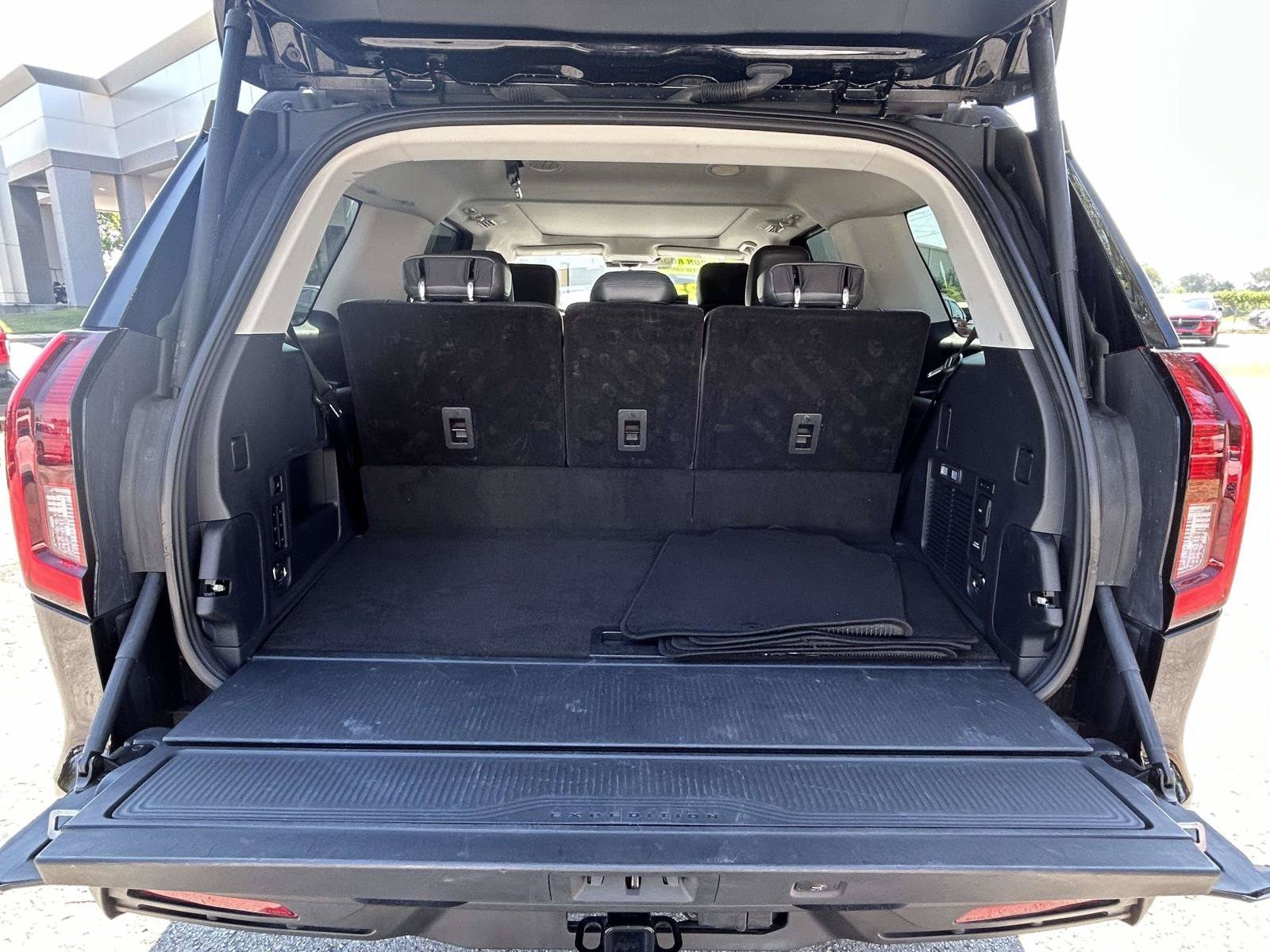 Used 2025 Ford Expedition Active RWD image 15