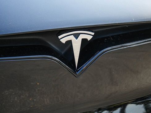 Used 2023 Tesla Model X AWD/4WD image 9