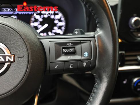 Used 2025 Nissan Pathfinder SV FWD image 16