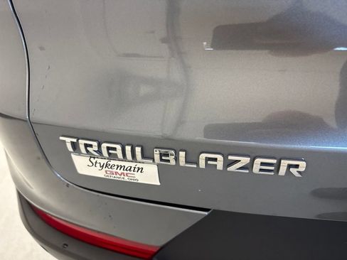Used 2022 Chevrolet TrailBlazer LT w/ Convenience Package FWD image 11