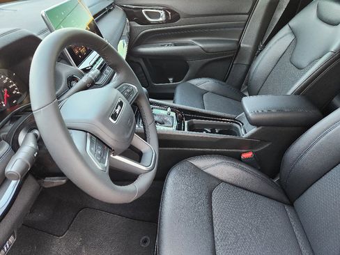 New 2026 Jeep Compass Latitude image 9