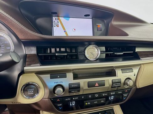 Used 2018 Lexus ES 350 w/ Navigation System Package FWD image 18