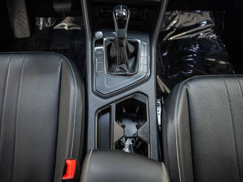 Used 2022 Volkswagen Tiguan SE w/ Panoramic Sunroof Package FWD image 30