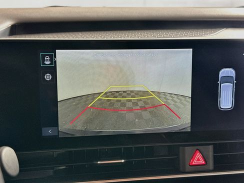Used 2025 Kia Carnival FWD image 23