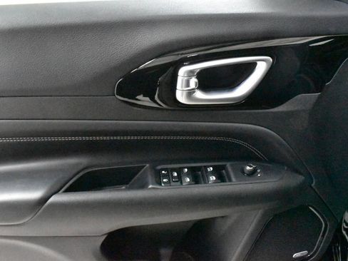 Used 2023 Jeep Compass High Altitude image 17