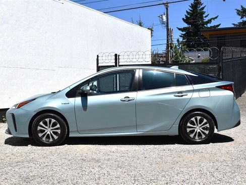 Used 2021 Toyota Prius Limited FWD image 9