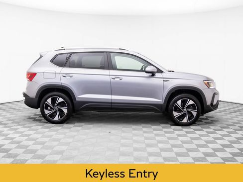 Used 2024 Volkswagen Taos SE image 6