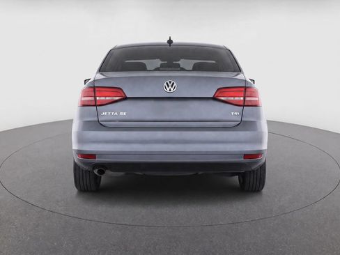 Used 2017 Volkswagen Jetta SE FWD image 4
