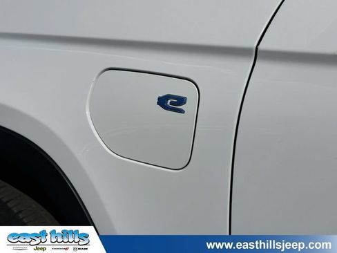 Used 2023 Jeep Grand Cherokee 4WD 4xe image 13