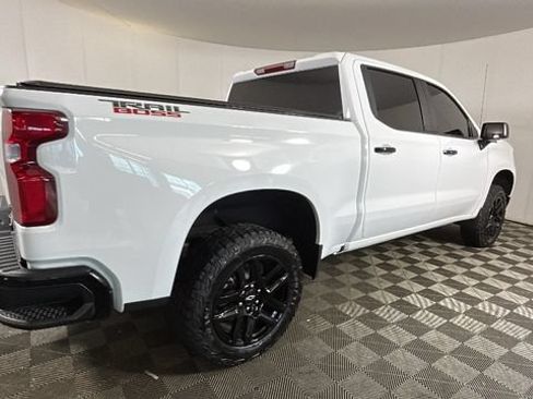 Used 2026 Chevrolet Silverado 1500 LT Trail Boss w/ LPO, Dark Essentials Package AWD/4WD image 2