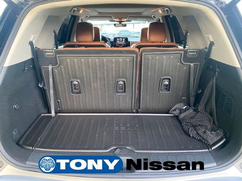 Used 2023 Nissan Pathfinder Platinum image 29