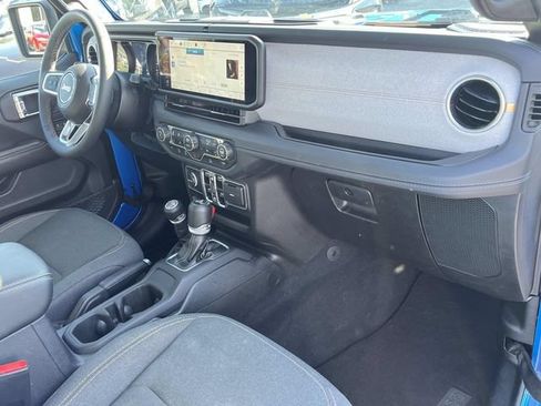 Used 2025 Jeep Wrangler Unlimited Sahara AWD/4WD image 24