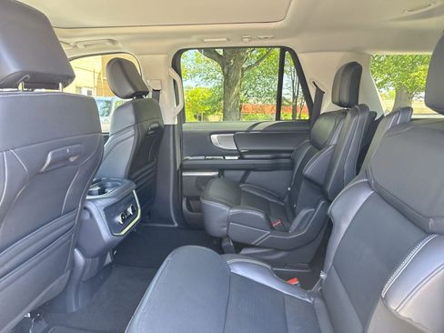 Used 2025 Ford Expedition Max Platinum AWD/4WD image 22