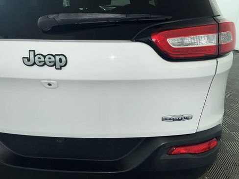 Used 2014 Jeep Cherokee Latitude w/ Comfort/Convenience Group AWD/4WD image 11