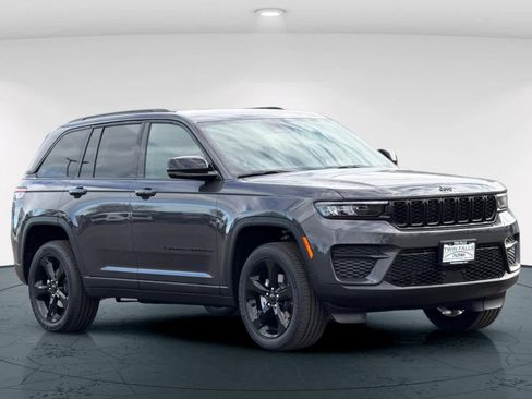 New 2025 Jeep Grand Cherokee Altitude image 5