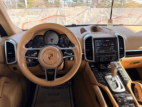 Used 2015 Porsche Cayenne S image 28