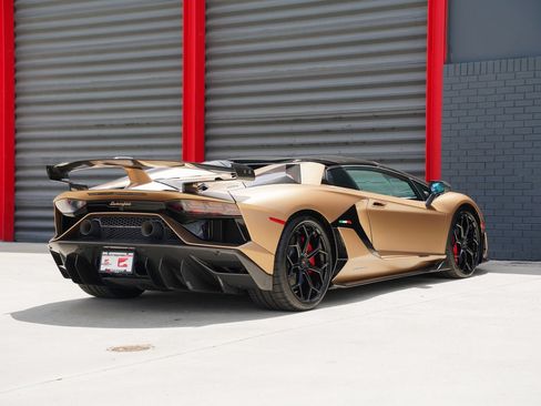 Used 2020 Lamborghini Aventador SVJ AWD/4WD image 17