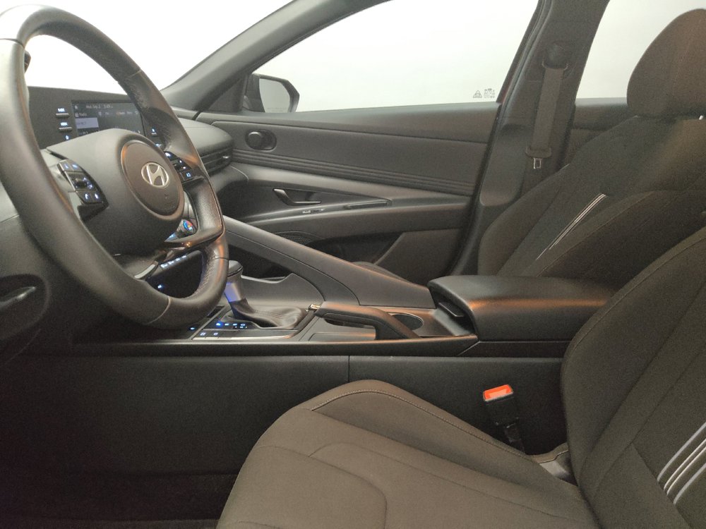 Used 2025 Hyundai Elantra Sport FWD image 17