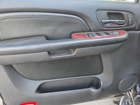 Used 2007 Cadillac Escalade AWD w/ Information Package image 7