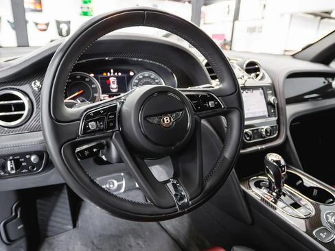 Used 2019 Bentley Bentayga image 43
