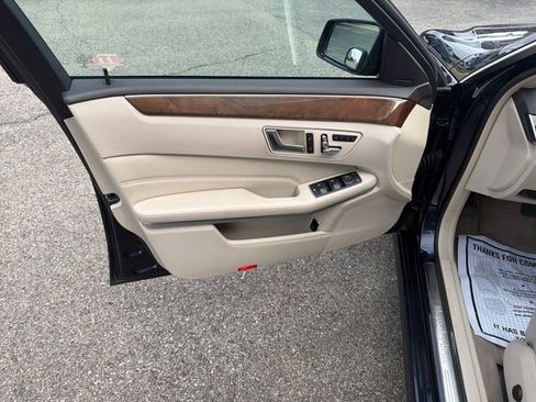 Used 2014 Mercedes-Benz E 350 4MATIC Sedan image 9