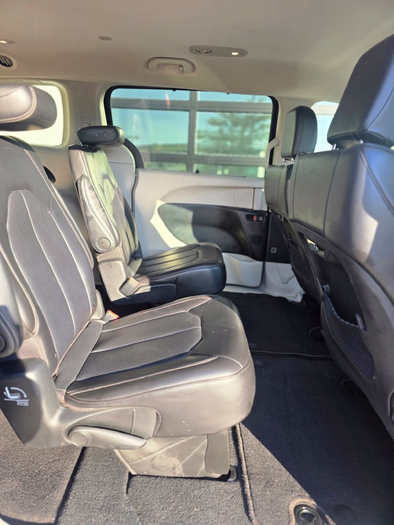 Used 2024 Chrysler Pacifica Touring-L FWD image 15