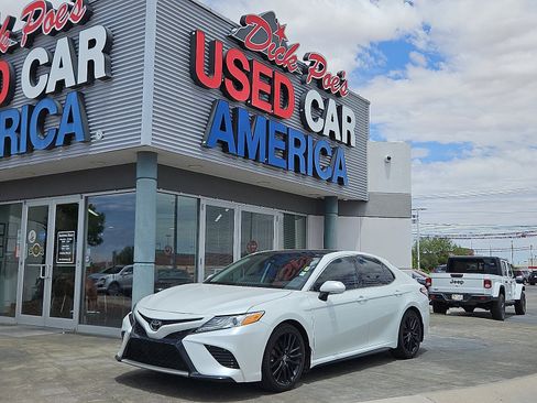 Used 2020 Toyota Camry XSE image 1