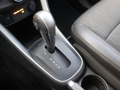 Used 2022 Chevrolet Trax LT w/ LT Convenience Package image 10