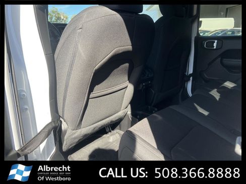 Used 2022 Jeep Gladiator Willys image 13