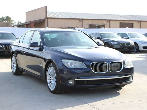 Used 2012 BMW 750i xDrive image 9