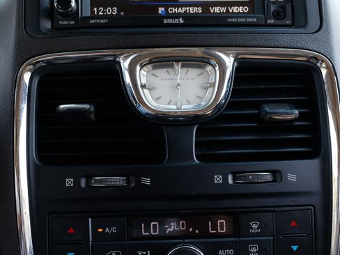 Used 2016 Chrysler Town & Country Touring image 35