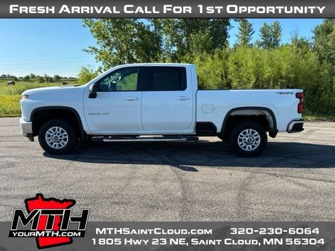 Used 2022 Chevrolet Silverado 2500 LT AWD/4WD image 6
