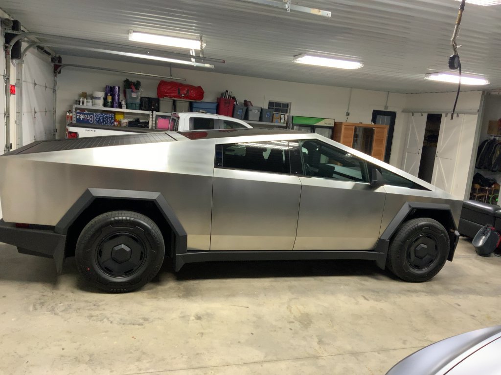 Used 2026 Tesla Cybertruck AWD Crew Cab image 3