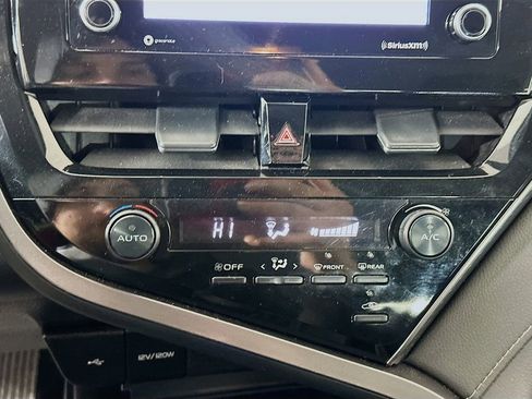 Used 2021 Toyota Camry SE image 16