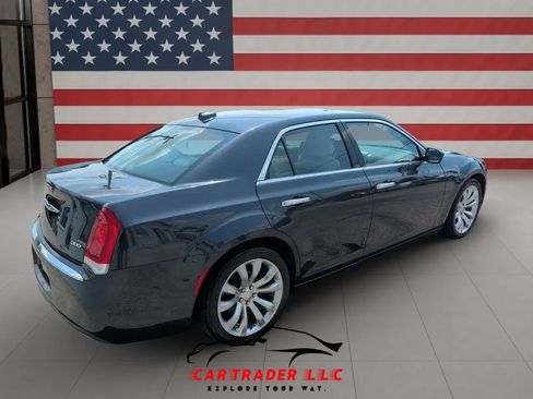 Used 2018 Chrysler 300 Limited RWD image 6