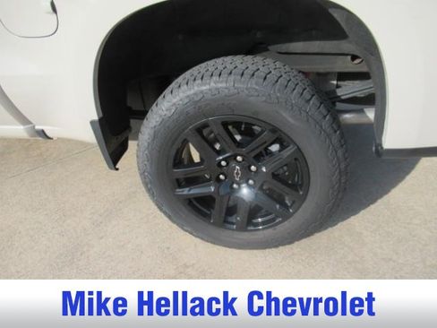 Used 2026 Chevrolet Silverado 1500 Custom Trail Boss w/ LPO, Dark Essentials Package AWD/4WD image 5