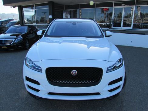 Used 2017 Jaguar F-PACE Prestige AWD/4WD image 2