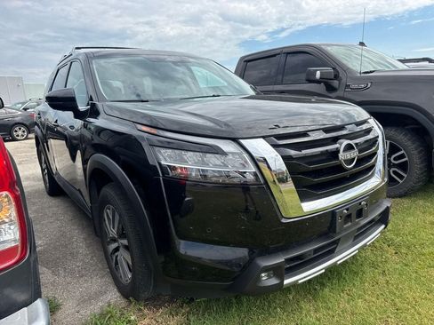 Used 2022 Nissan Pathfinder SL FWD image 3