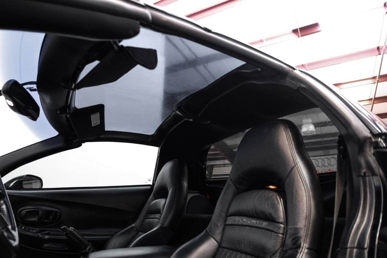 Used 2001 Chevrolet Corvette Coupe w/ Preferred Equipment Group2 RWD image 5