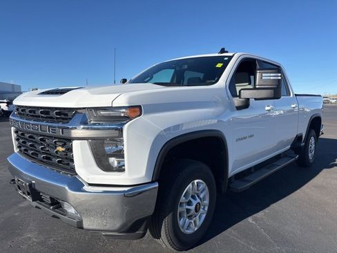 Used 2022 Chevrolet Silverado 2500 LT w/ Convenience Package image 2
