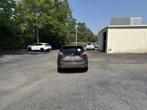 Used 2019 Ford Edge Titanium w/ Equipment Group 301A image 6