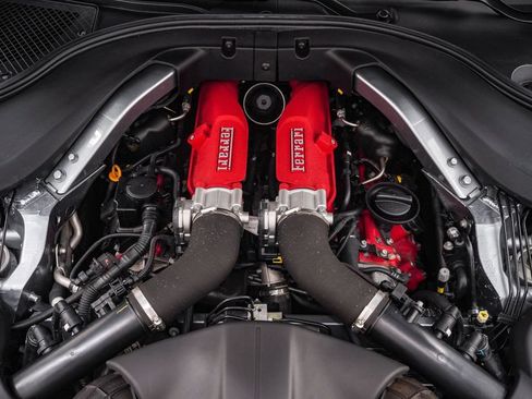Used 2019 Ferrari Portofino RWD image 38